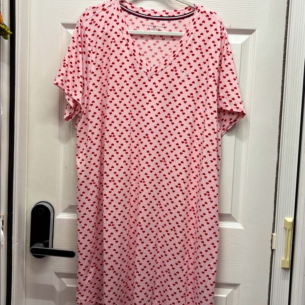 Tommy Hilfiger NWT V neck sleep shirt 👚 pink with red hearts size 2x